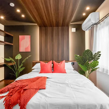 Best Location Lux Home, 2 Blocks To Sbwy, Sleeps 9